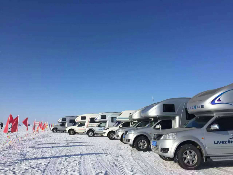 冬季玩雪，開(kāi)房車(chē)這個(gè)必須要有